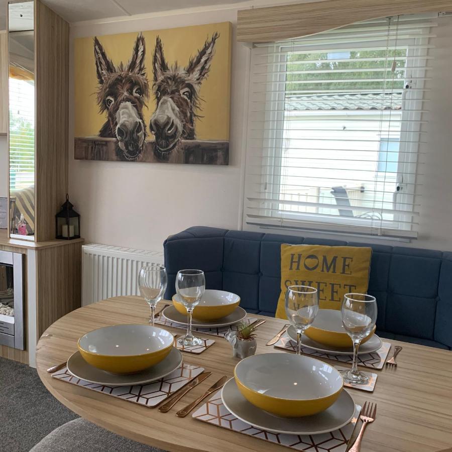 Holiday Home Breaks At Tattershall Lakes Coningsby Exterior photo